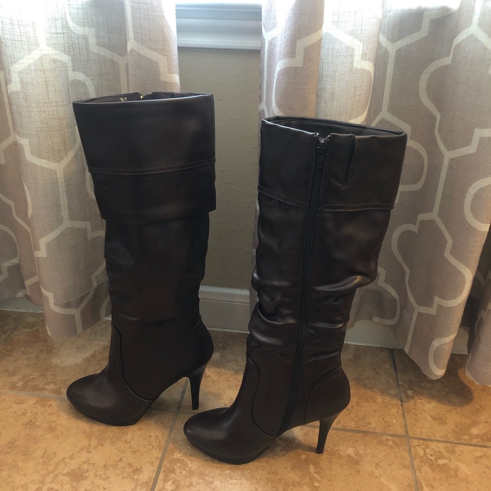 Boots - Picture 3 of 6